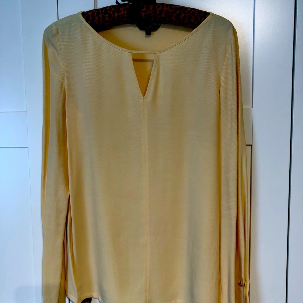 ✨Sold✨Massimo Dutti long sleeve shirt. Yellow color. Size US Small